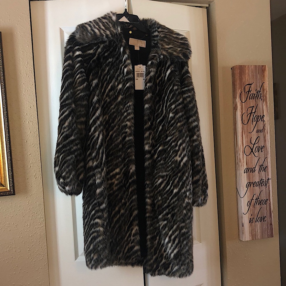 Michael Kors Faux Fur jacket. Xs